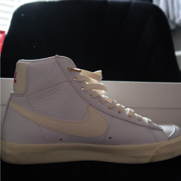 Blazer Mid 77’ VNTG EMB - Picture 4 of 9